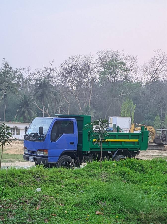 Isuzu ELF ডাম্প ট্রাক ১২০ CFT ভাড়া চট্টগ্রাম — RentCTG BD